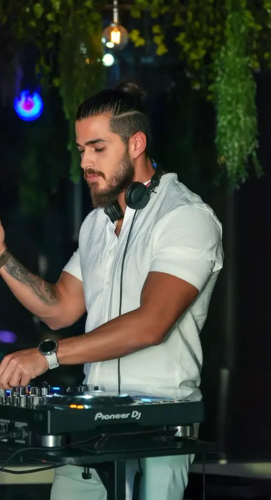 DJ Ely... (2).webp