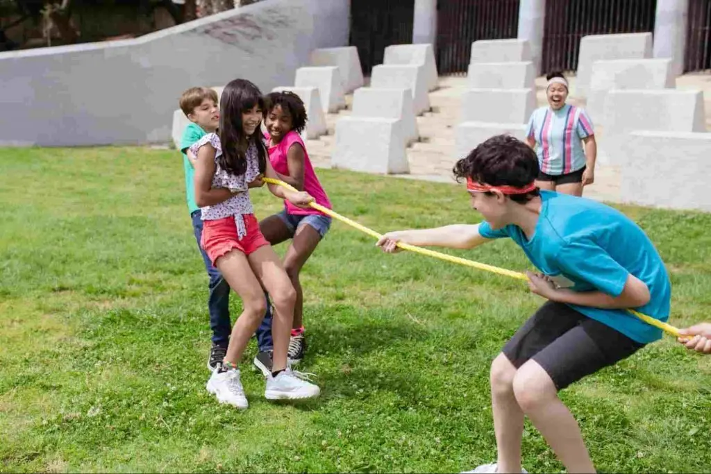 kids-playing-tug-of-war-1.webp