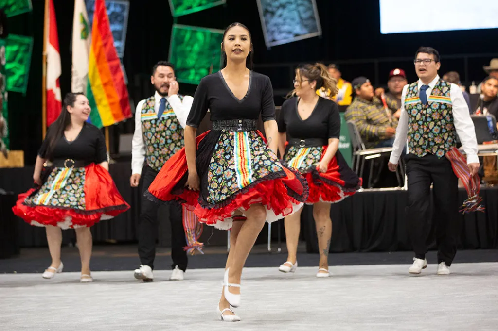 metis-jig-USask Graduation Powwow 2019.webp