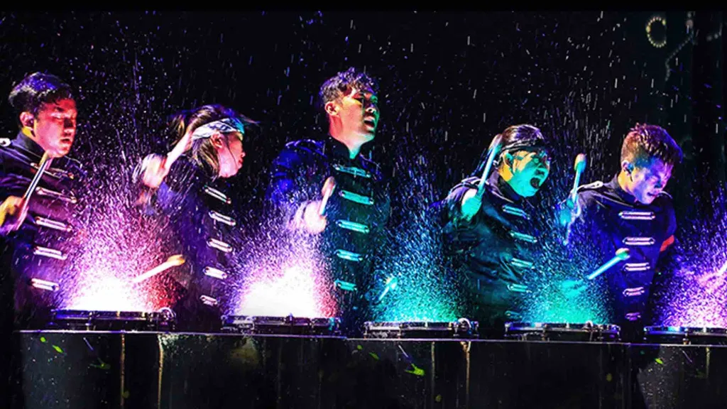Water-Drumming-Act-Splashing.webp
