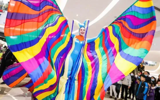Stilt Walkers