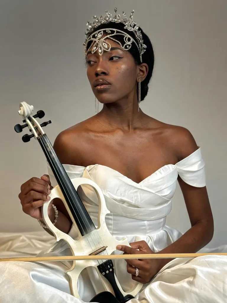 Kala - Violinist